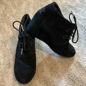 NWOT Tom’s Black Booties
